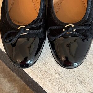 Gabor Women's Black Suede with Patent Toe Flats - size 9 US - Like New!